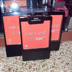 Wet n wild coloricon blush- pearlescent pink ((3))